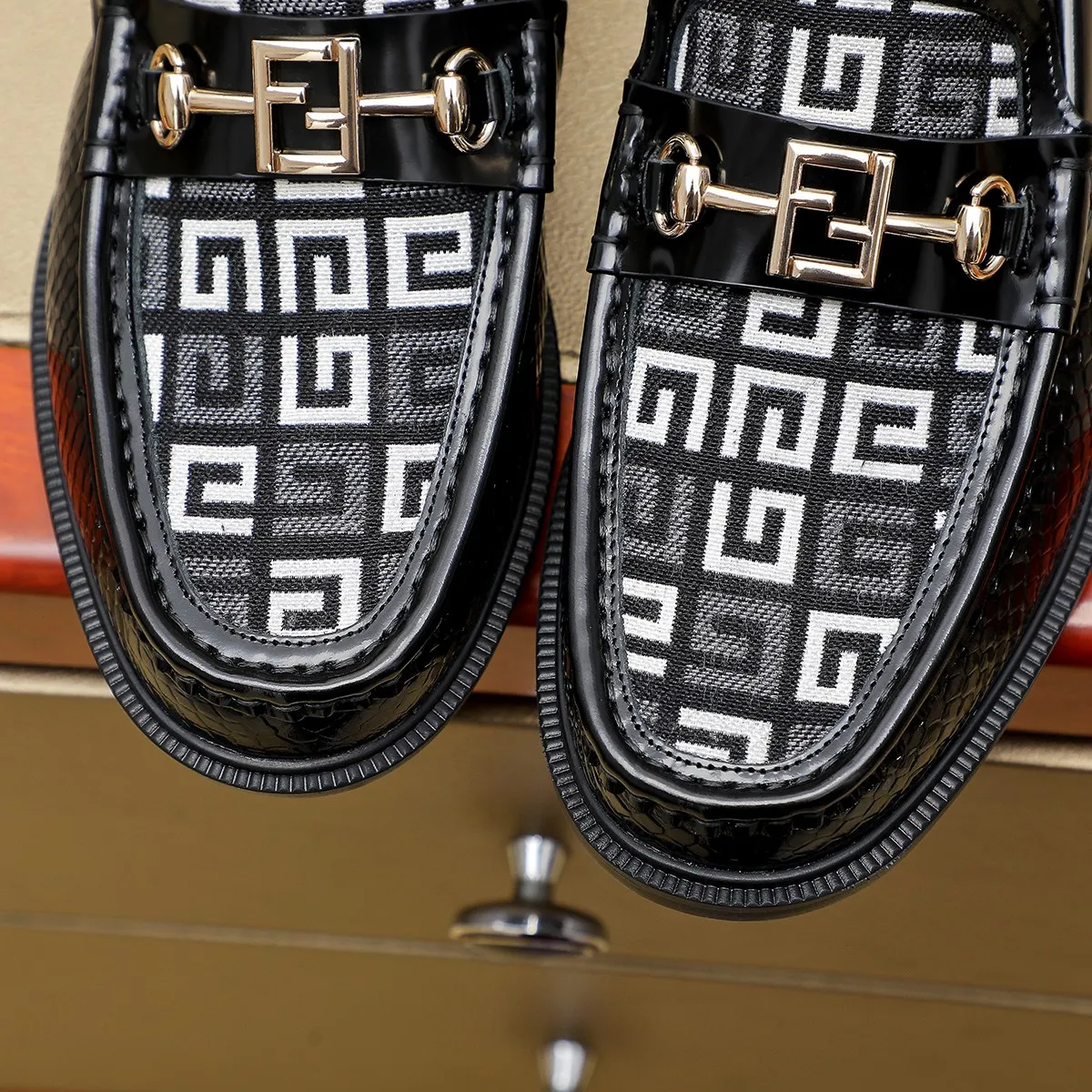 Men's shoes💰460 🕷🕷【FENDI】The latest men's formal leather shoes🇨🇳Classic series not to be missed💯The first layer is made of imported first-layer cowhide☘Original quality, the leather is smooth and delicate🎋The version is awesome, the perfect streamlined outline🍇🐮Leather lining, color, size 38-45...